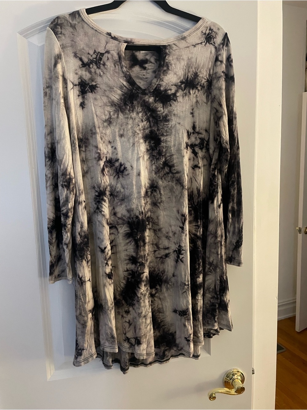 JODIFL Black & White Tie-Dye Keyhole Long Sleeve Tunic